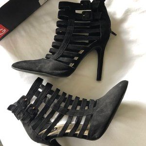 G by GUESS Dareful Faux Suede Black Heels 9M